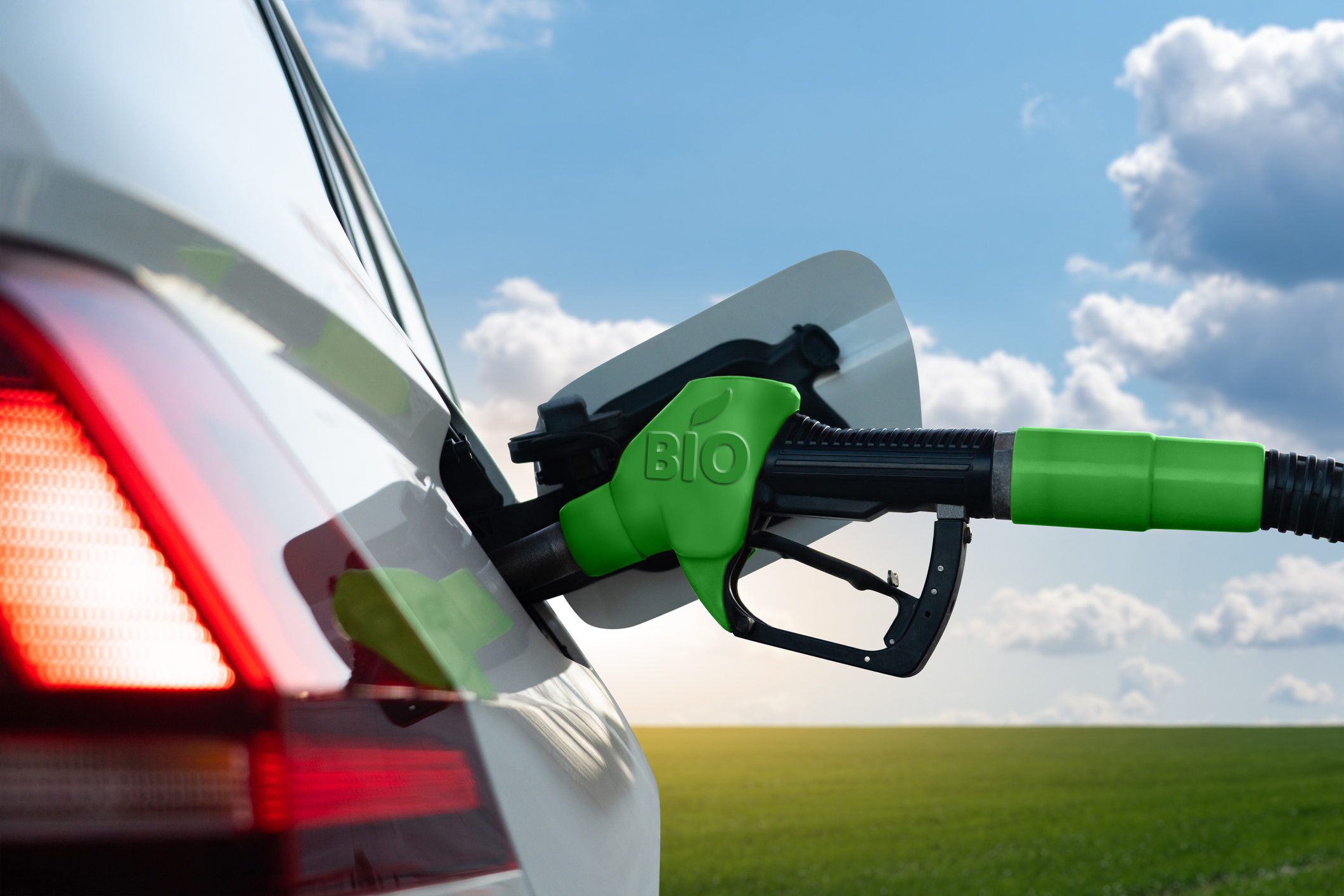 Etanol dá vantagem ao Brasil em metas de descarbonização, defende setor automotivo