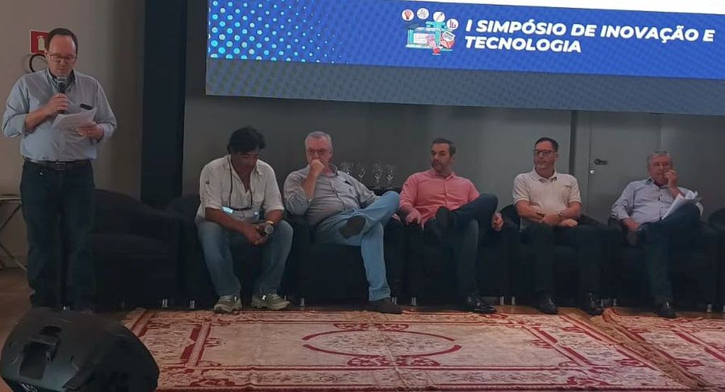 Melchiades Terciotti, CEO da Enersugar, comanda mesa em simpósio da Unesp