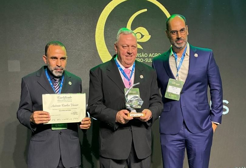 Antônio Viesser, diretor da Enersugar, recebe o Prêmio Visão Agro na categoria “Melhores Gestores”